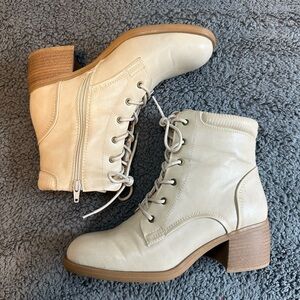 EUC! BareTraps cream colored combat boots low heel, size 9.5